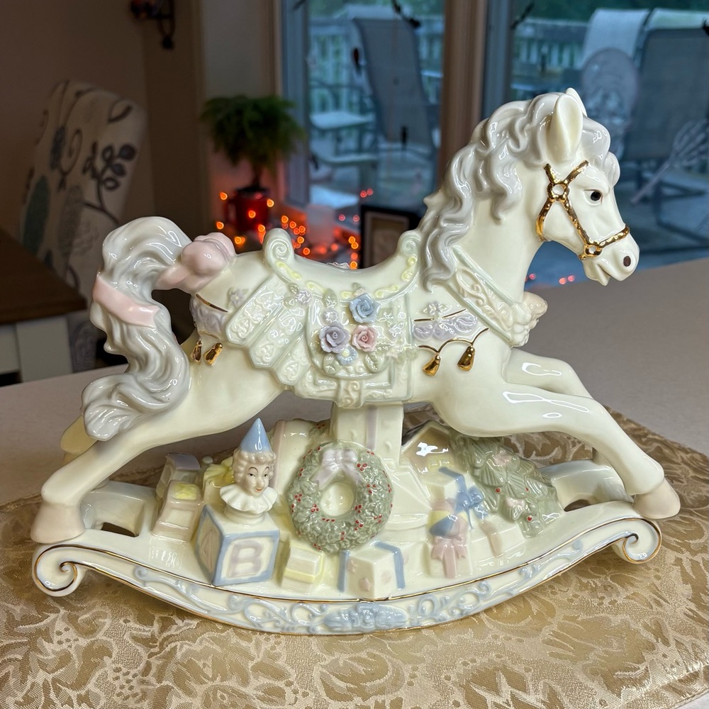 Vintage Sankyo Christmas Musical Rocking Horse made with 24 k gold accents. - Picture 1 of 15